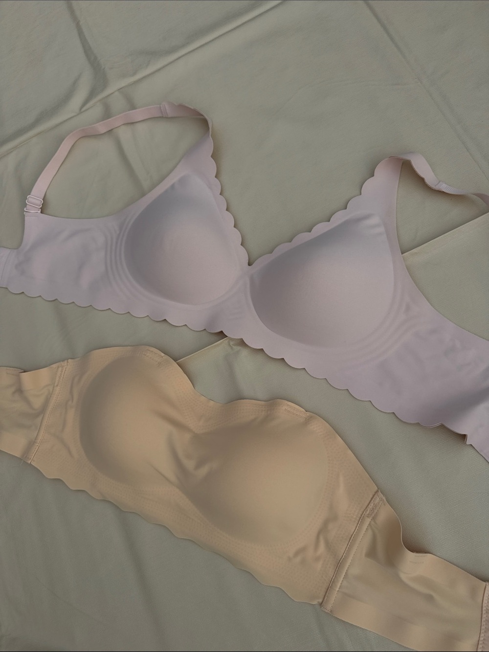 Celeste Scallop-Edged Wireless Bras in Light Pink and Nude sz S/M
